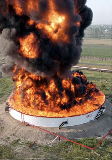 storage tank firefighting demonstration